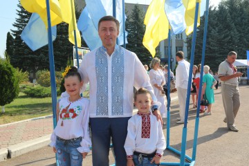 З Днем вишиванки 