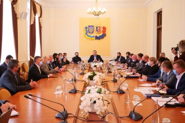 Міністр розвитку громад та територій України на Хмельниччині: що обговорювали на робочій нараді 