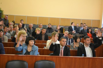 Хмельницька районна рада провела перше пленарне засідання