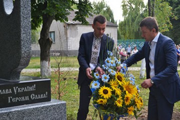 У Чорному острові відкрили ще один пам’ятник Захисникам України