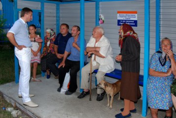 У навчальний рік з новими партами.
