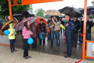 У Волочиську продовжують відкривати дитячі майданчики за підтримки Благодійного фонду Сергія Лабазюка 